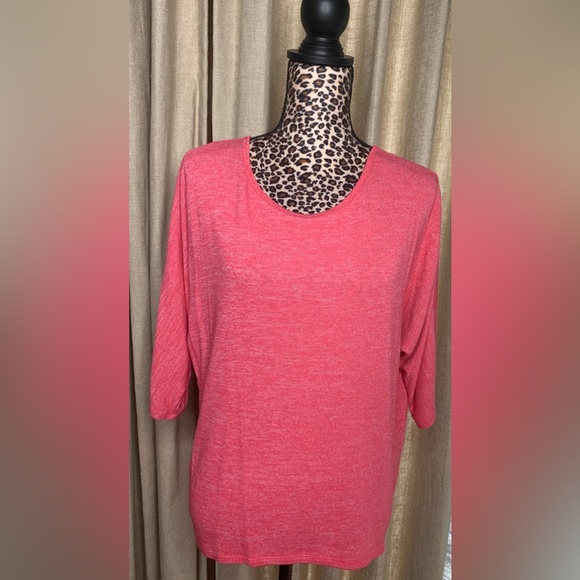 Plush Coral Women’s Top Medium - Picture 1 of 3